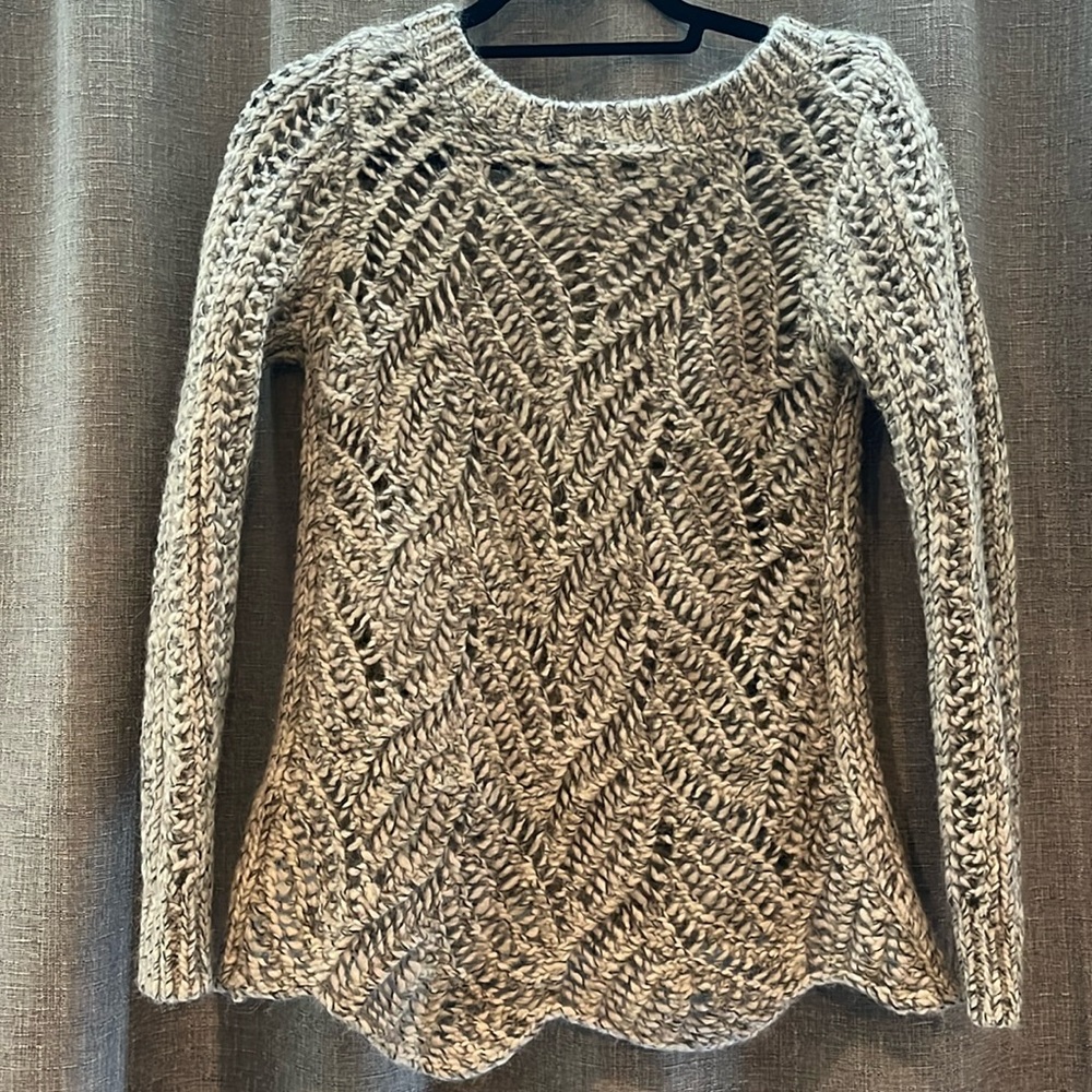 EUC Ann Taylor LOFT Sweater